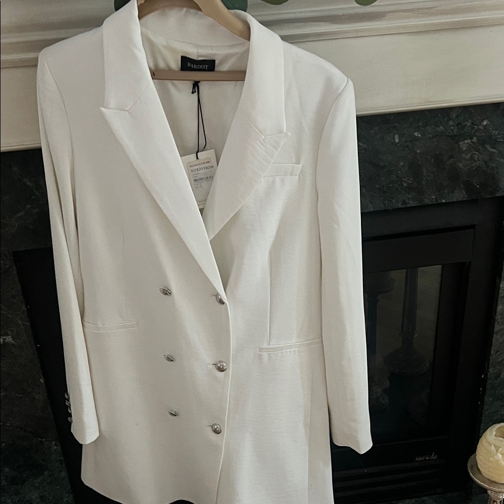 Bardot  Double-Breasted White Coat Dress /Never Worn .Size 8 but can fit 6